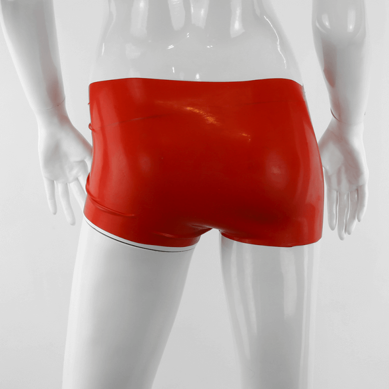 Anatomisch geformte Latex Hotpants in Rot von LatexDreamwear.