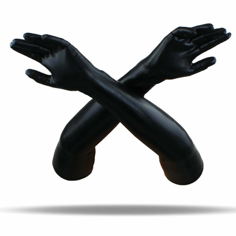 Lange schwarze Latexhandschuhe von LatexDreamwear, reichend bis zu den Oberarmen.