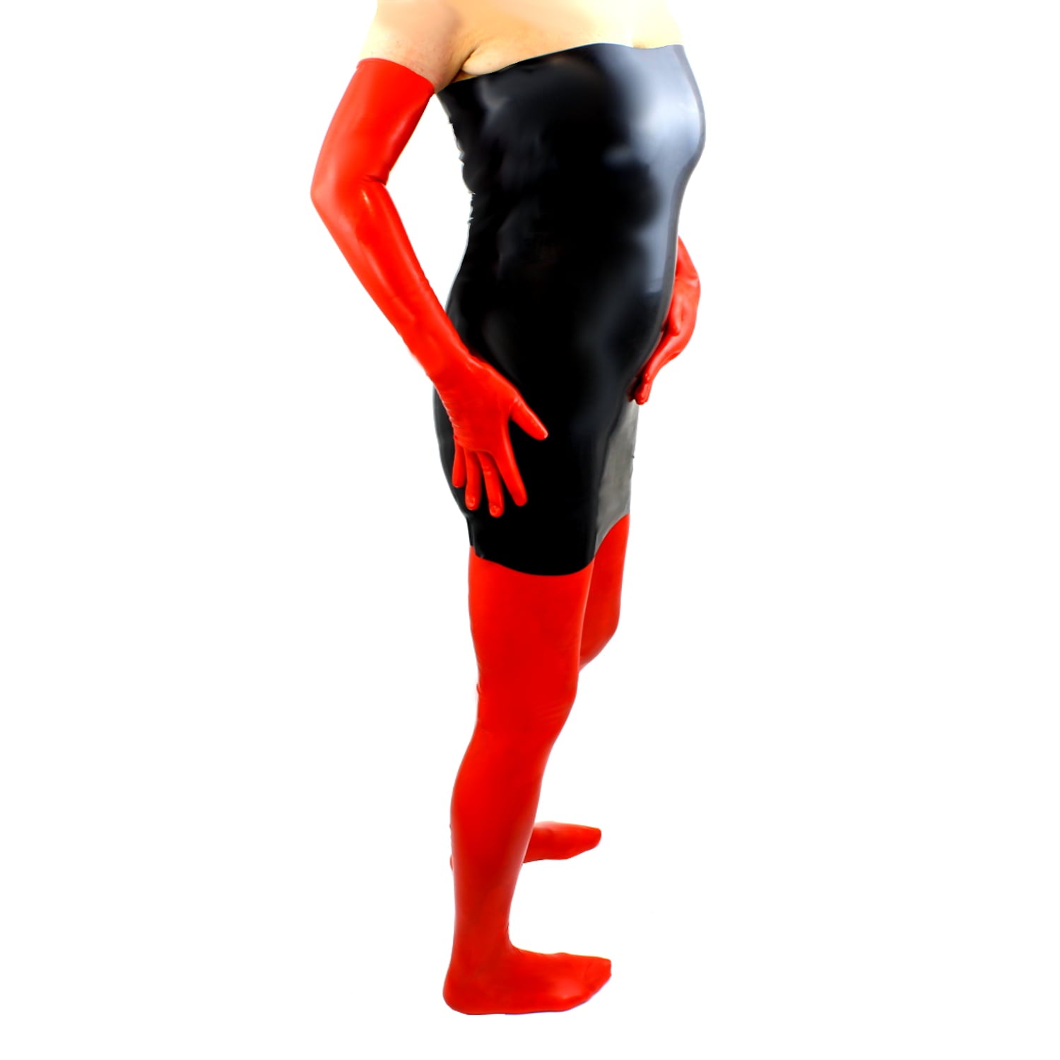 Detailansicht des Latex Kleides mit anatomischer Form und glatter Oberfläche - seitlich.